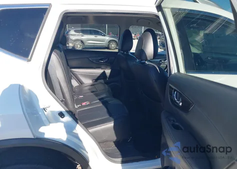 2017 Nissan Rogue Sv z USA, uszkodzony, nr VIN KNMAT2MV4HP528804